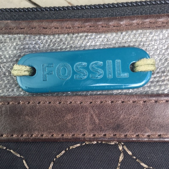 FOSSIL Wristlet brown embroidered blue logo - Picture 11 of 12